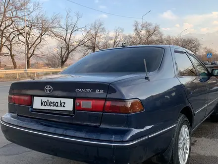 Toyota Camry 1997 года за 2 950 000 тг. в Алматы – фото 5