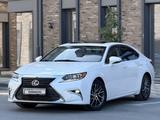 Lexus ES 250 2016 года за 13 500 000 тг. в Атырау