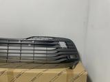 Решётка в передний бампер (нижняя) Camry 70 Оригинал за 85 000 тг. в Алматы – фото 5