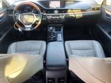 Lexus ES 300h 2013 года за 3 200 000 тг. в Атырау – фото 4