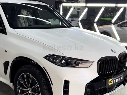 BMW X5 2024 года за 58 500 000 тг. в Караганда – фото 2