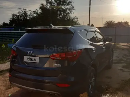 Hyundai Santa Fe 2015 года за 5 800 000 тг. в Актобе – фото 4