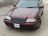 Mercedes-Benz C 180 1997 годаfor1 800 000 тг. в Атырау – фото 2