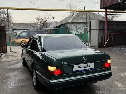 Mercedes-Benz E 260 1991 года за 2 400 000 тг. в Алматы – фото 16