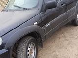 Chevrolet Niva 2011 года за 1 800 000 тг. в Атырау – фото 2