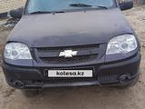 Chevrolet Niva 2011 года за 1 800 000 тг. в Атырау – фото 3