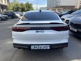 BYD Qin L DM-i 2025 годаүшін9 850 000 тг. в Астана – фото 2