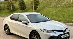 Toyota Camry 2021 года за 16 200 000 тг. в Шымкент