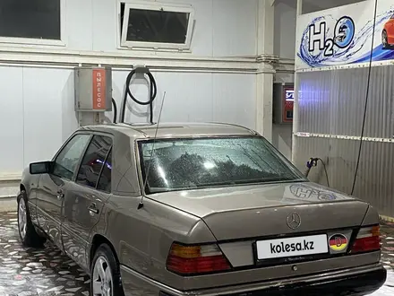 Mercedes-Benz E 200 1989 года за 1 900 000 тг. в Астана – фото 9