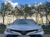 Toyota Camry 2018 года за 12 400 000 тг. в Астана – фото 2