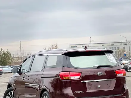 Kia Carnival 2015 года за 9 500 000 тг. в Алматы – фото 11