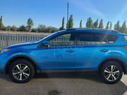 Toyota RAV4 2018 года за 12 500 000 тг. в Уральск – фото 3