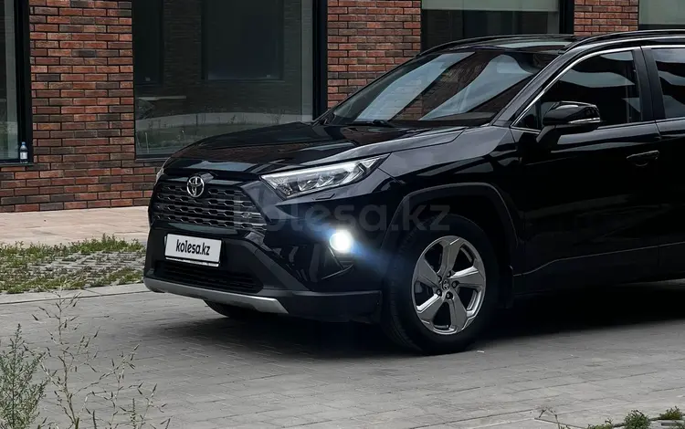 Toyota RAV4 2019 года за 14 800 000 тг. в Алматы