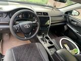 Toyota Camry 2016 года за 6 550 000 тг. в Атырау – фото 4