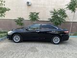Toyota Camry 2016 года за 6 550 000 тг. в Атырау – фото 2