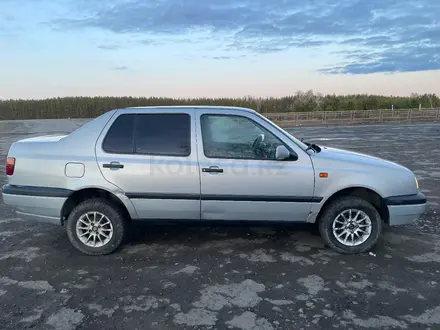 Volkswagen Vento 1993 года за 1 100 000 тг. в Костанай – фото 3