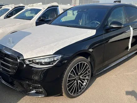 Mercedes-Benz S 580 4MATIC 2025 года за 130 500 000 тг. в Астана – фото 2