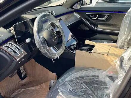 Mercedes-Benz S 580 4MATIC 2025 года за 130 500 000 тг. в Астана – фото 6