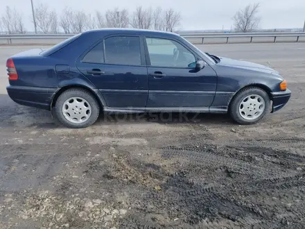 Mercedes-Benz C 200 1996 года за 2 000 000 тг. в Петропавловск – фото 6