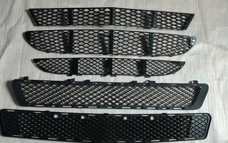 Mercedes w211 решетка сетка в бампер за 1 000 тг. в Алматы