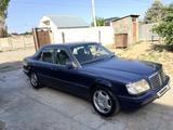 Mercedes-Benz E 220 1994 года за 1 800 000 тг. в Тараз – фото 2