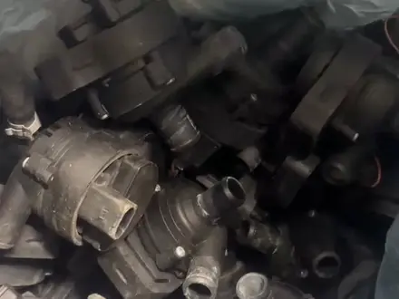Дополнительный Доп насос печки w211 w210 w210 w203 за 15 000 тг. в Алматы