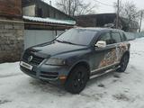 Volkswagen Touareg 2004 года за 2 900 000 тг. в Шамалган – фото 2