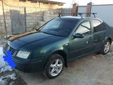 Volkswagen Bora 2001 года за 1 100 000 тг. в Атырау – фото 2