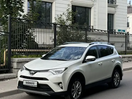 Toyota RAV4 2017 года за 13 500 000 тг. в Алматы