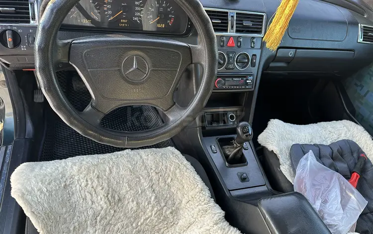 Mercedes-Benz C 200 1996 года за 1 850 000 тг. в Астана