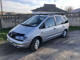 Volkswagen Sharan 1997 года за 2 300 000 тг. в Шымкент