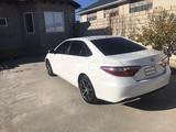 Toyota Camry 2015 года за 7 500 000 тг. в Атырау – фото 5