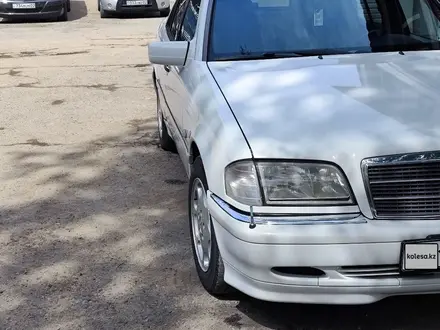 Mercedes-Benz C 240 2000 года за 3 177 000 тг. в Алматы – фото 2