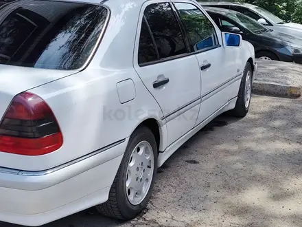 Mercedes-Benz C 240 2000 года за 3 177 000 тг. в Алматы – фото 3