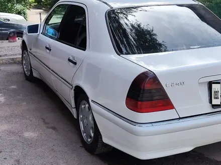 Mercedes-Benz C 240 2000 года за 3 177 000 тг. в Алматы – фото 4