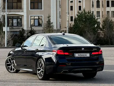 BMW 530 2021 года за 26 000 000 тг. в Алматы – фото 4