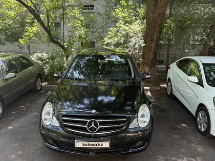 Mercedes-Benz R 500 2006 года за 6 000 000 тг. в Алматы – фото 2