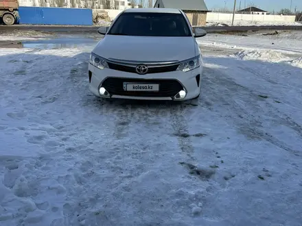 Toyota Camry 2017 года за 13 000 000 тг. в Уральск – фото 2