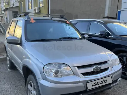 Chevrolet Niva 2014 года за 2 800 000 тг. в Атырау – фото 3