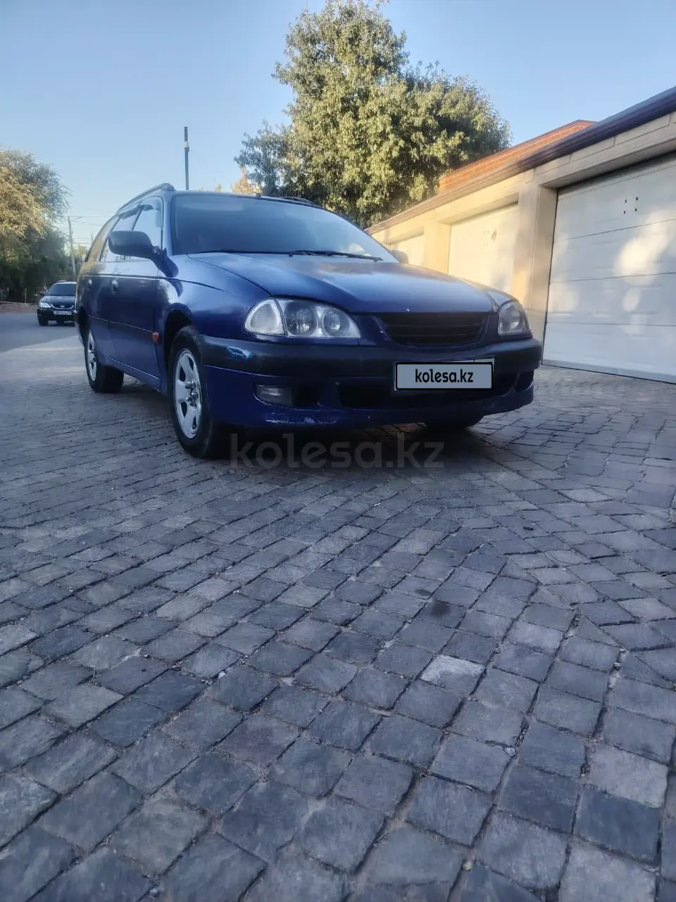 Toyota Avensis, 1998
