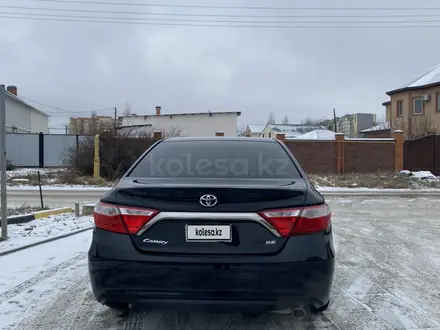 Toyota Camry 2015 года за 6 500 000 тг. в Актобе – фото 17