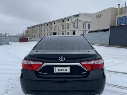 Toyota Camry 2015 года за 6 500 000 тг. в Актобе – фото 6