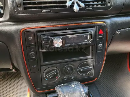 Volkswagen Passat 2003 года за 2 500 000 тг. в Алматы – фото 13