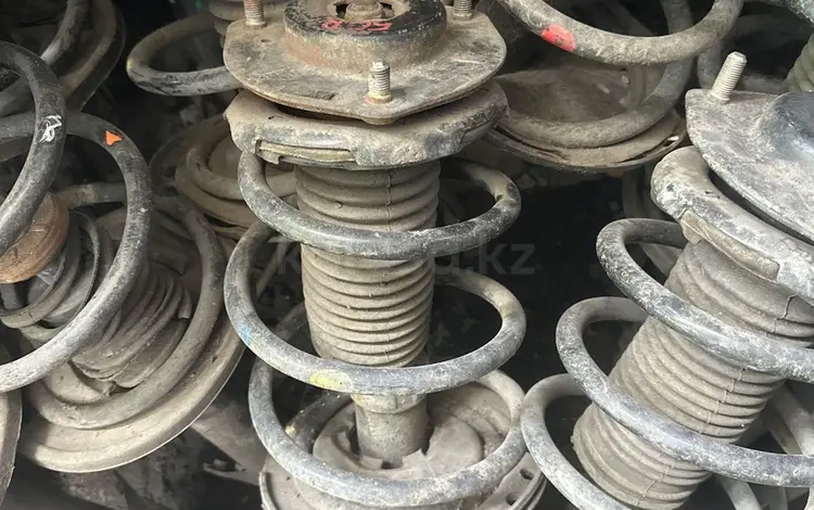 Передние амортизаторы 50 американец за 65 238 тг. в Алматы