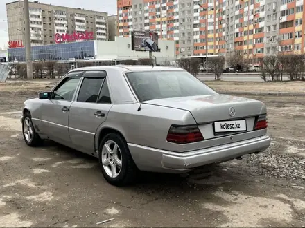Mercedes-Benz E 200 1993 года за 750 000 тг. в Павлодар – фото 5
