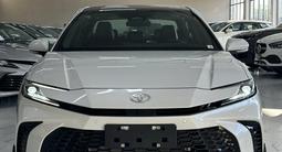 Toyota Camry 2024 года за 17 800 000 тг. в Шымкент – фото 2