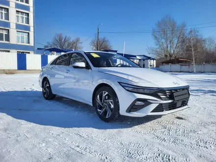 Hyundai Elantra 2023 года за 9 250 000 тг. в Усть-Каменогорск