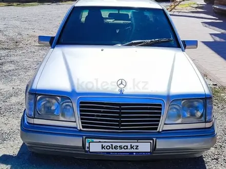 Mercedes-Benz E 320 1994 года за 2 400 000 тг. в Шымкент – фото 4