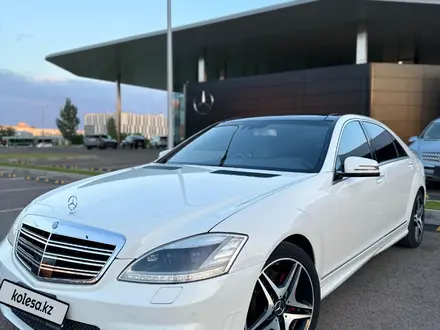 Mercedes-Benz S 500 2007 года за 10 000 000 тг. в Астана