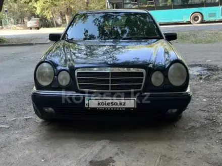 Mercedes-Benz E 230 1995 года за 2 850 000 тг. в Караганда